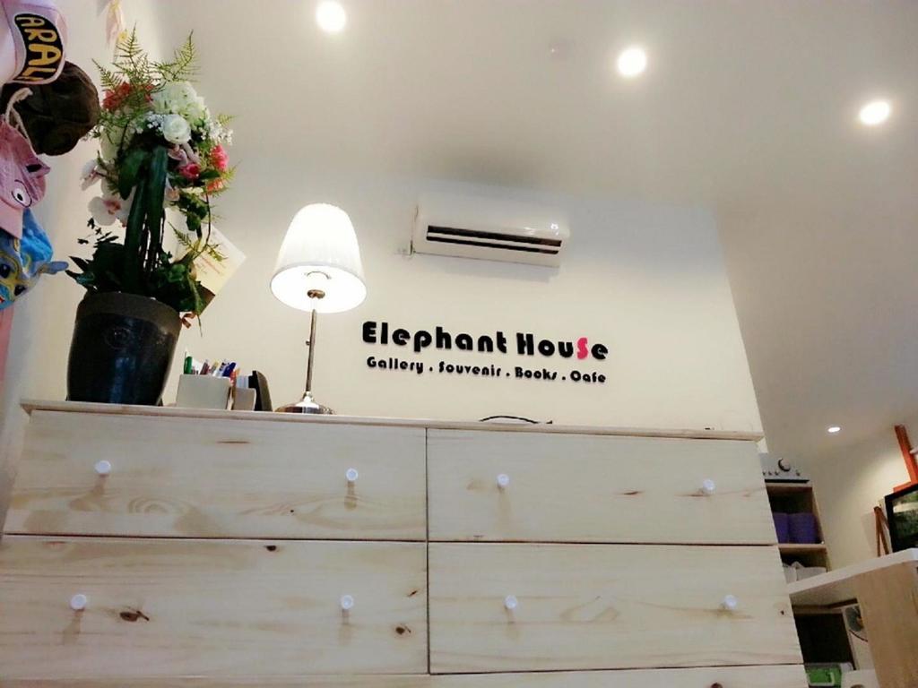 Elephant House Themed Hotel George Town Extérieur photo